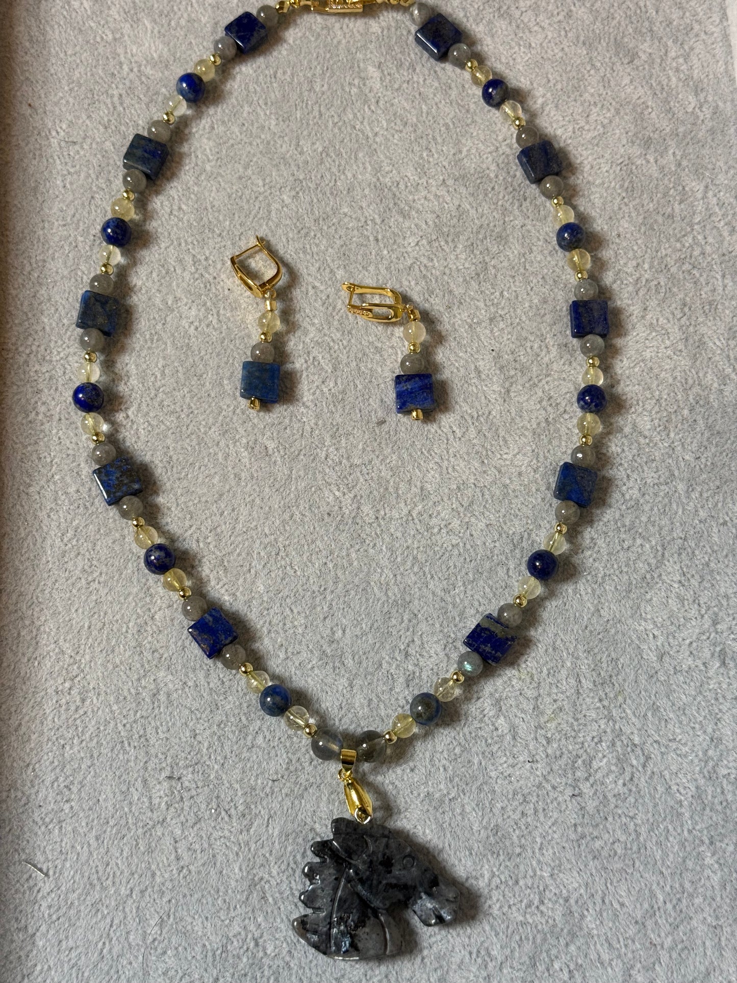 Women’s Necklaces