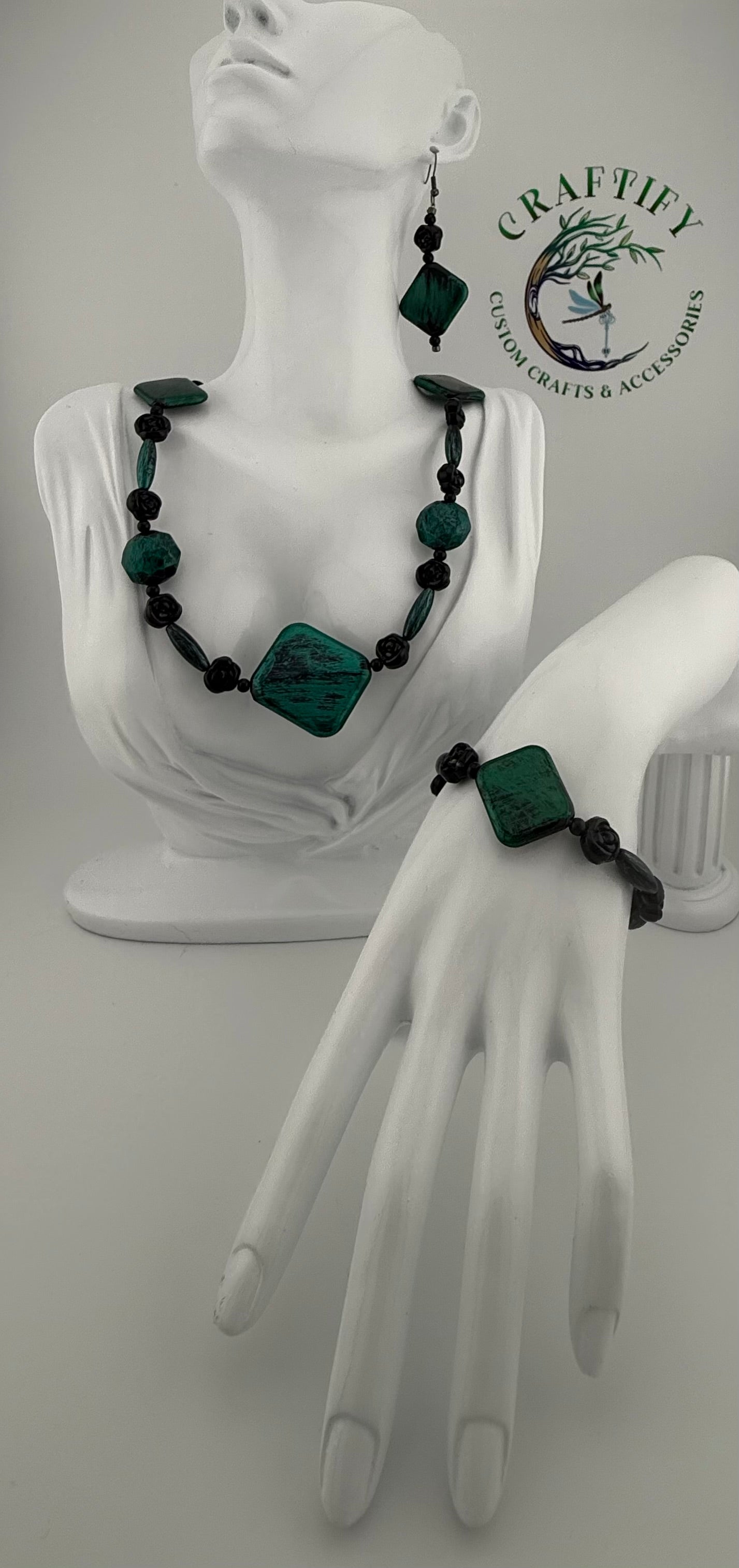 Women’s Necklaces